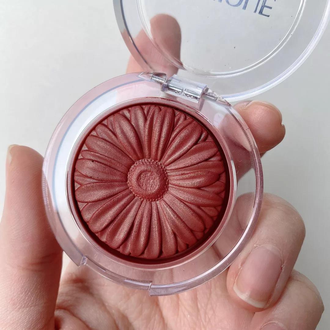 黄皮新手彩妆教程视频全集,适合黄皮的大牌彩妆推荐眼影