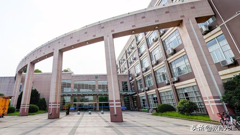 4所实力强悍的财经类大学，校友会：广东财经大学仅仅进入前二十