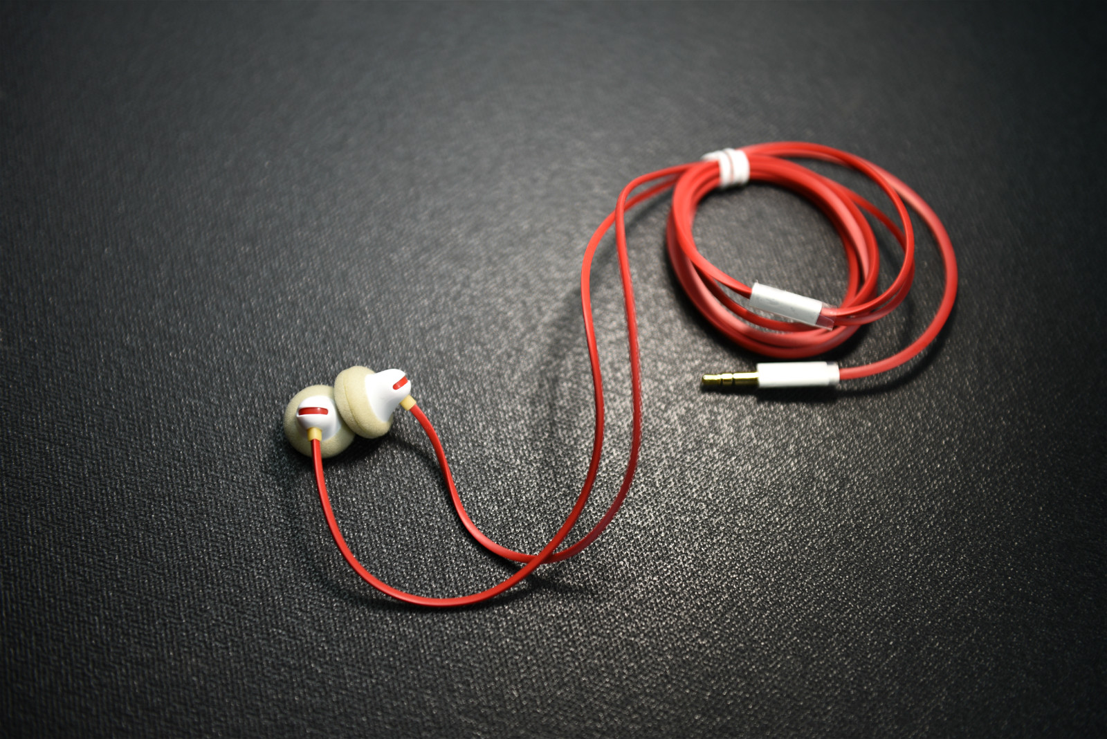 200元内音质最好的平头塞,200左右的头戴式耳机性价比推荐