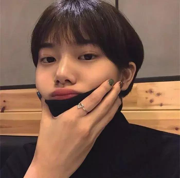 碎发太多怎么扎好看,扎高马尾额头前面碎发太多怎么办