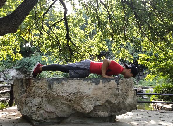 俯卧撑的姿势不对会不会导致腰痛,腰痛做俯卧撑能超负荷做吗