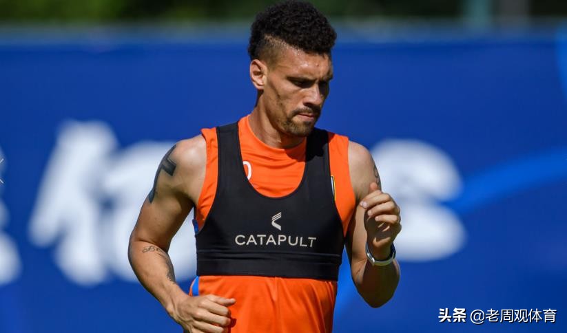 山东鲁能泰山队抵达海口,鲁能泰山队进入球场