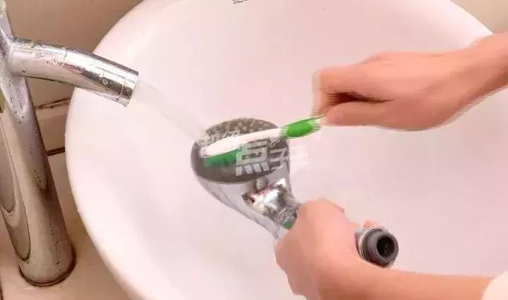 不用清理水垢的花洒,如何打开花洒去除花洒水垢