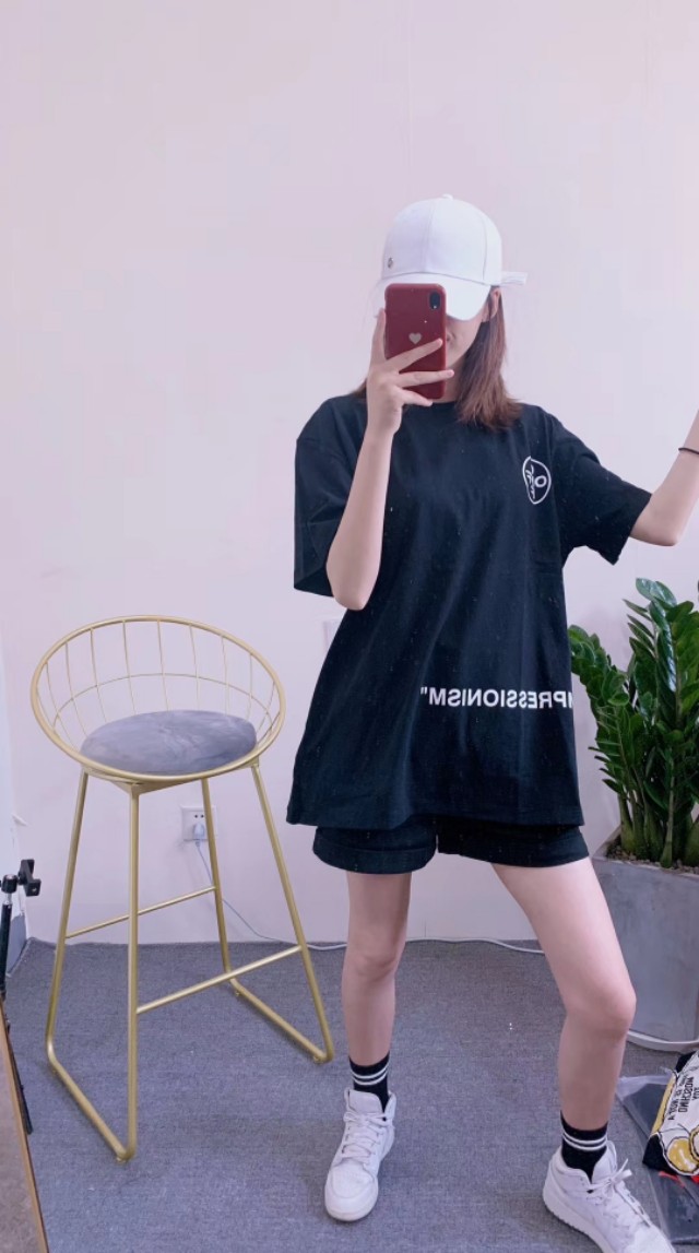 有需要买产品的朋友,有需要买衣服的朋友加微信