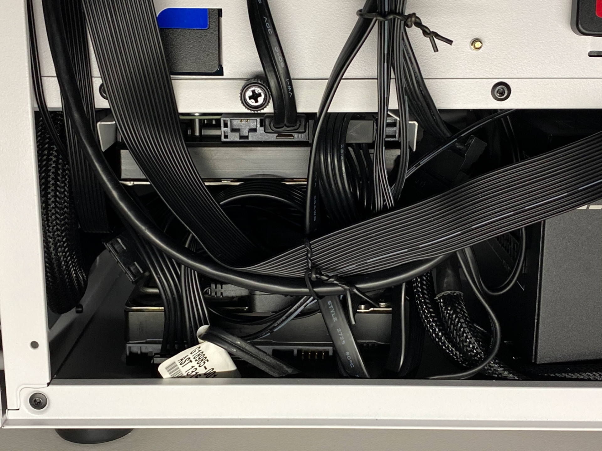 可以装240水冷的小机箱,一般什么配置电脑用水冷机箱