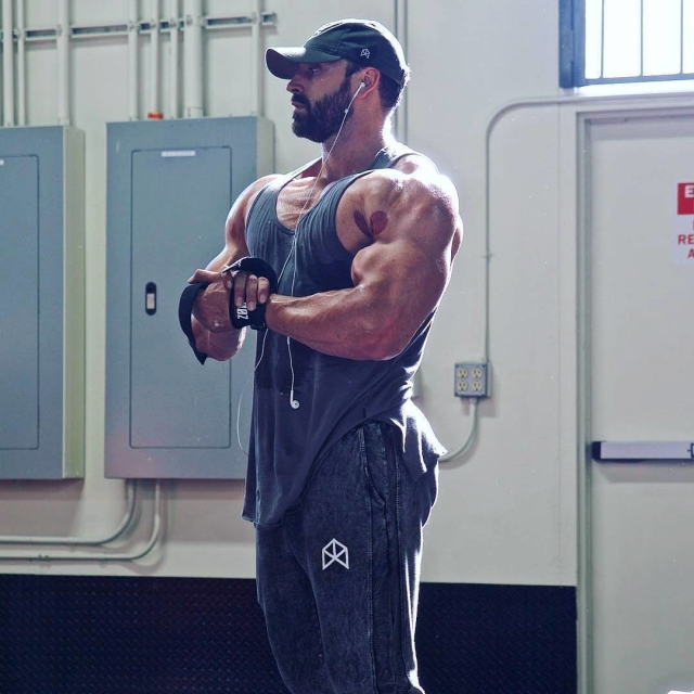 如何不靠器械把胸练大练厚,肩胸练厚最快方法