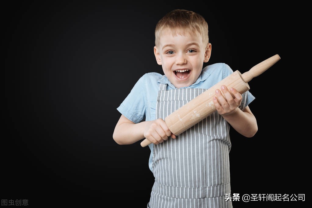 男孩简洁大气名字寓意,宝宝取名吉祥好听的男孩名字