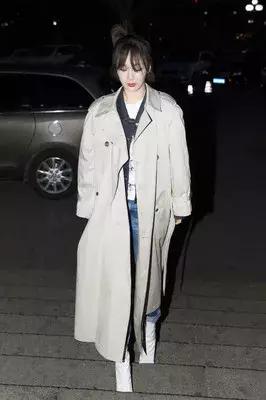 这篇春晚穿搭主要是来回(应)馈(付)社(老)会(板)的!