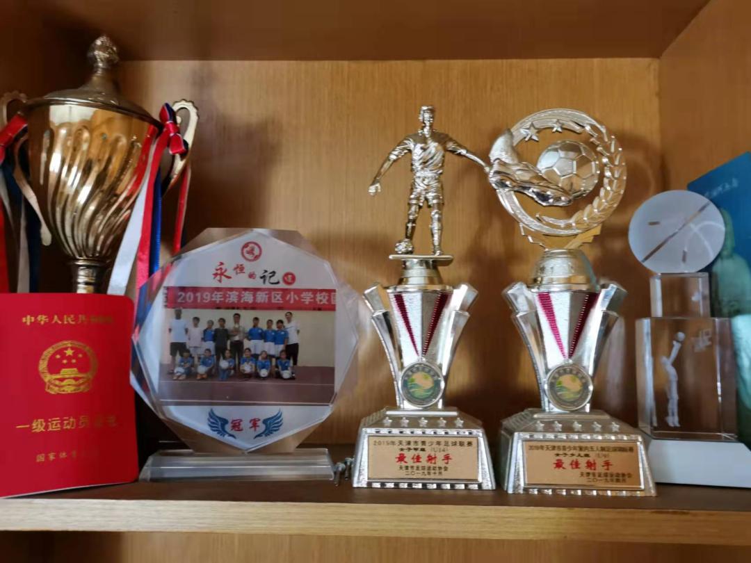 一脚射门！宝清二中女孩赛场上划出完美“弧线”！