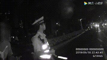 女儿半夜发高烧丈夫不知所踪,女儿忽然晕倒父母却无动于衷