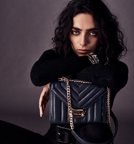 男人女人你们应该如何看待这些包，难道是贫穷限制了我的想象吗？