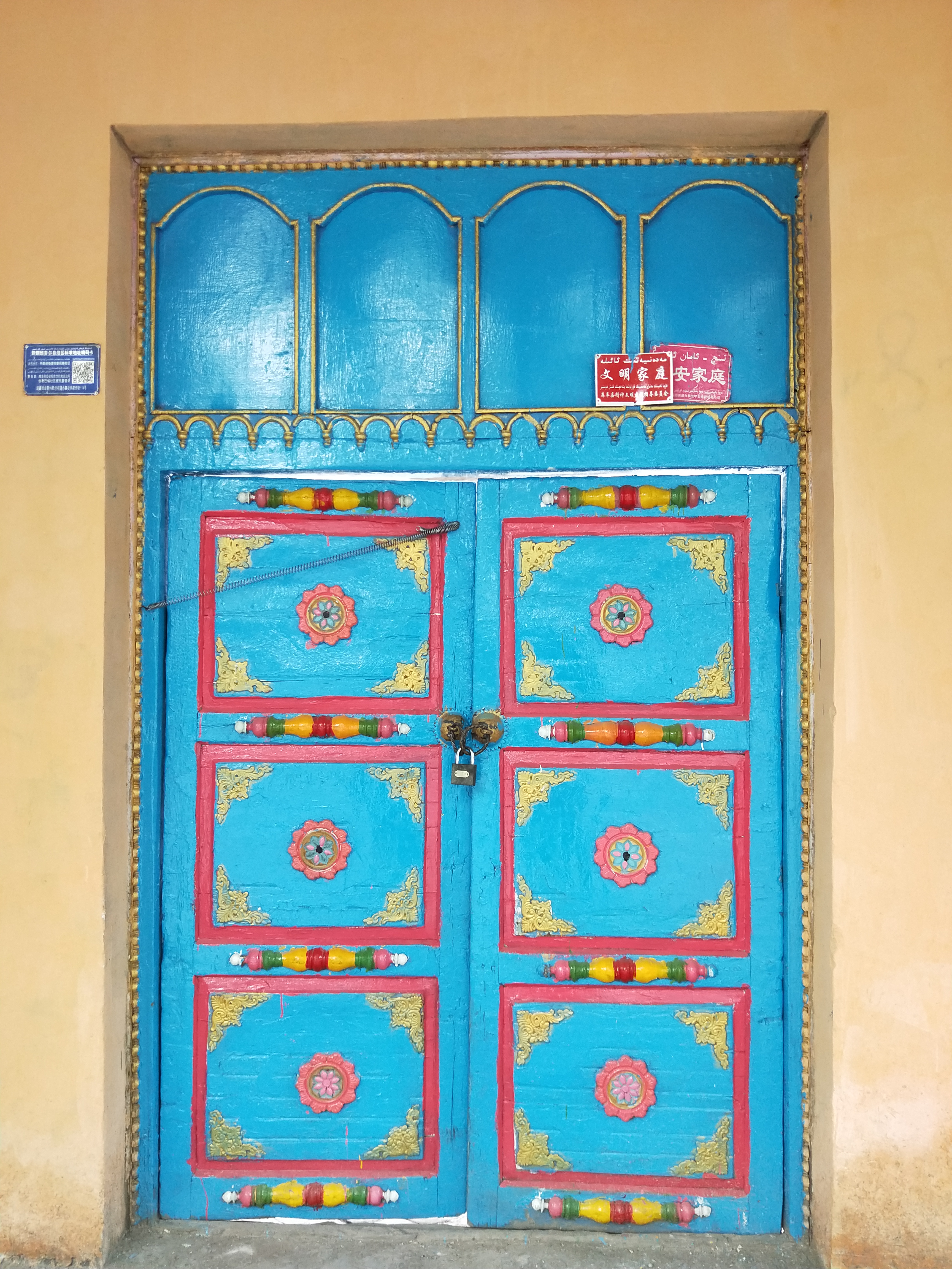 库车维族人多还是汉族人多,库车市维吾尔族