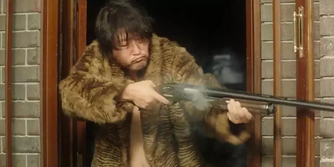 一部警察破案的电视剧老片子,警察靠指甲破案的悬疑片