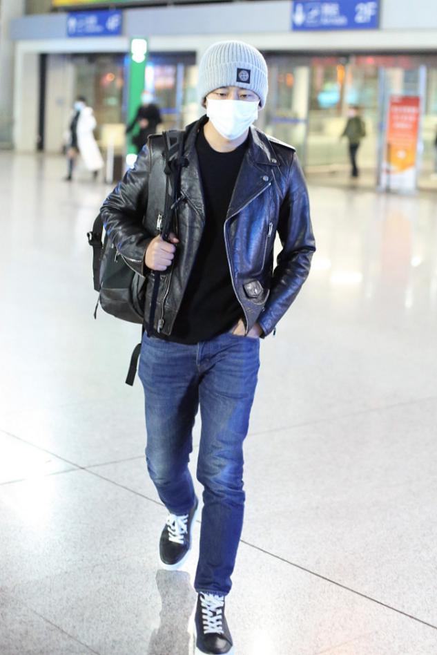 黄轩休闲西装穿搭,黄轩穿背心少年感