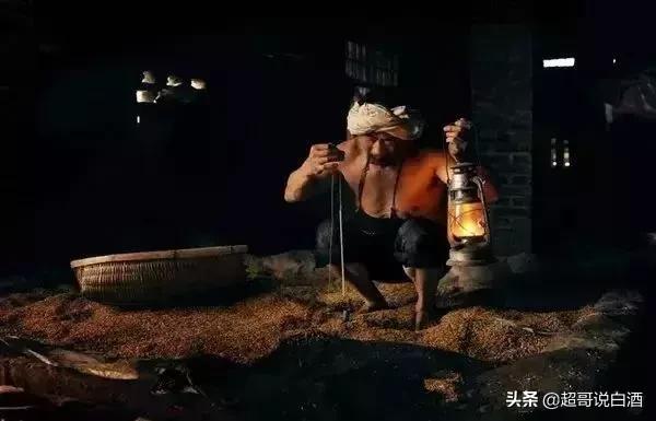 央视曝年份酒骗局揭秘,原浆啤酒是不是骗局