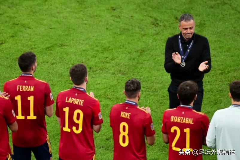 西班牙国家队前主教练,西班牙王朝三连冠时的教练及球员