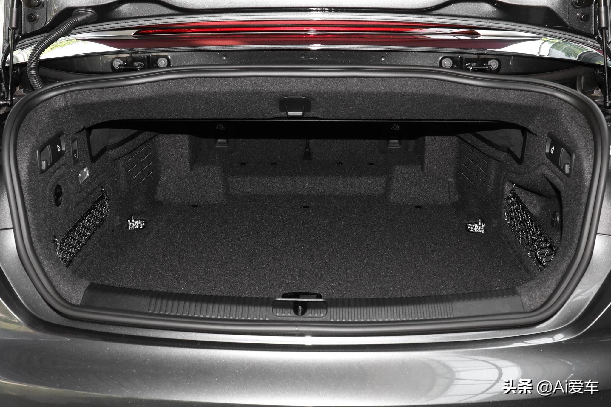 2门4座硬顶进口轿跑，大排量油耗6.4L，原装豪华品牌，实拍奥迪A5