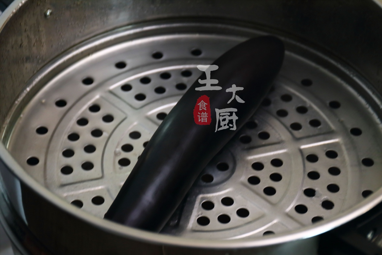 鸡蛋蒜蓉茄子蒸着吃的做法,家庭版蒜泥烤茄子
