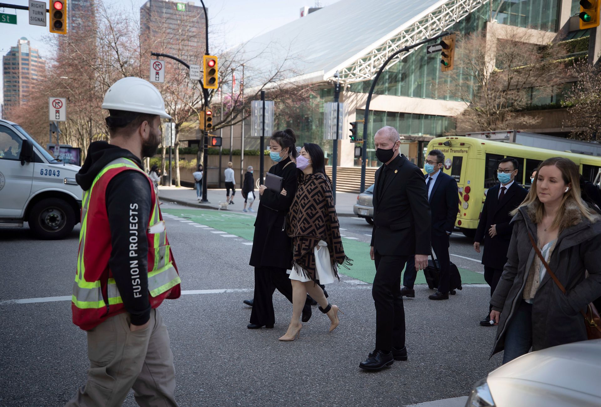 孟晚舟穿衣搭配图,孟晚舟穿搭造型