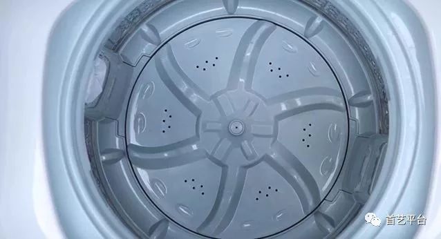 洗衣洗出霉菌？拆开洗衣机后才发现问题
