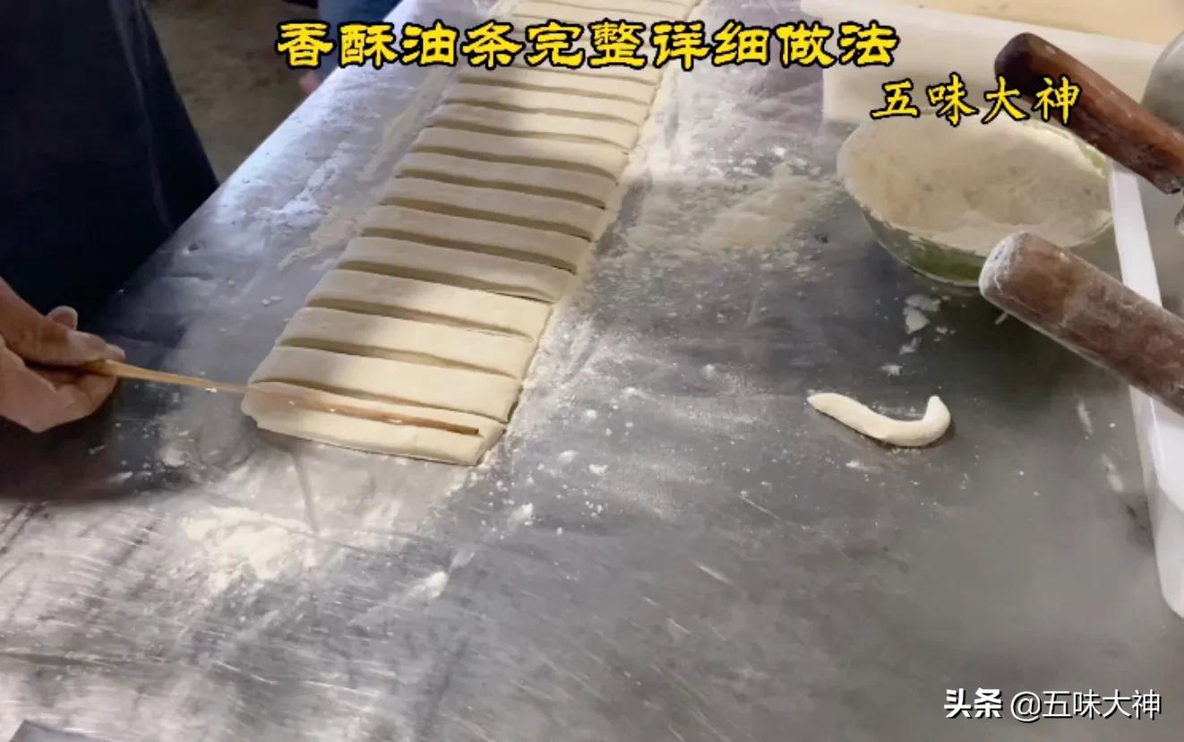 怎么能把油条炸出又软又酥,天气热怎么才能把油条做好