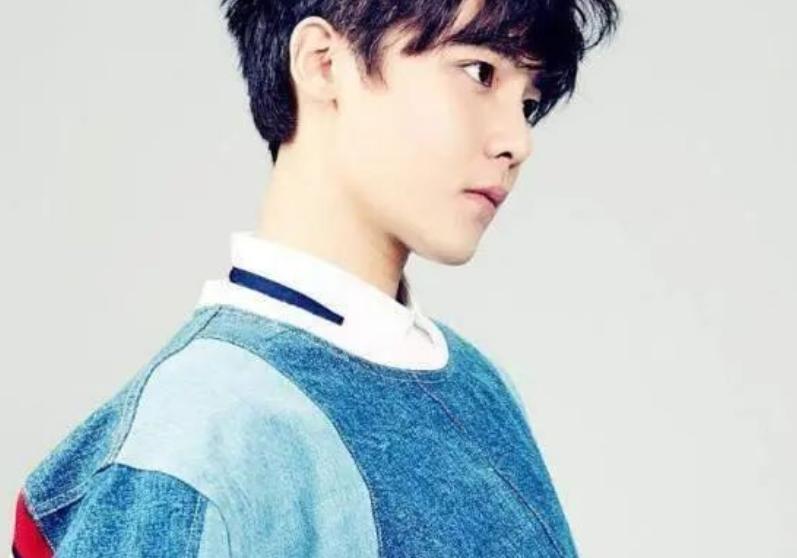 男人40岁穿什么颜色显年轻,男人不管穿啥建议少挑这2种颜色