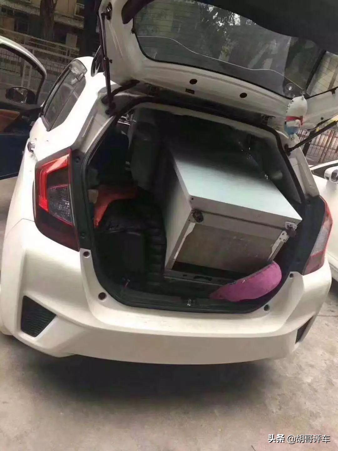 “超跑”基因还在,8万起视野宽动力足,带你看*四代第**飞度