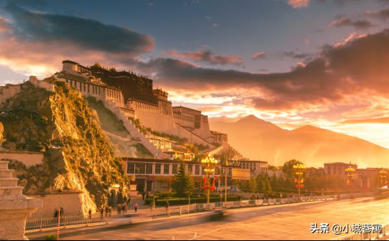 雪域圣殿西藏拉萨布达拉宫,布达拉宫雪域的圣殿模板