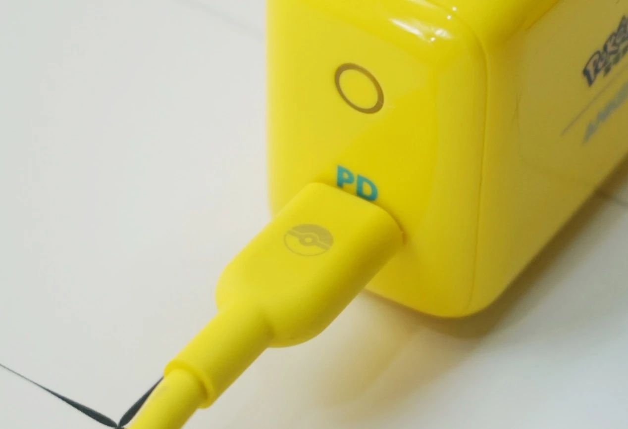 anker宝可梦充电器,anker18w小巧款充电宝测评