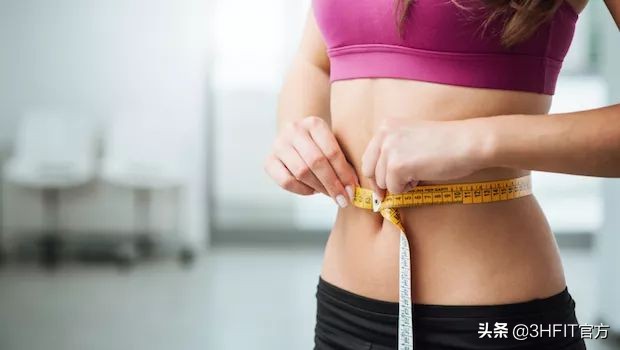 练马甲线最有效动作平板支撑,三个月用卷腹轮能练出马甲线吗