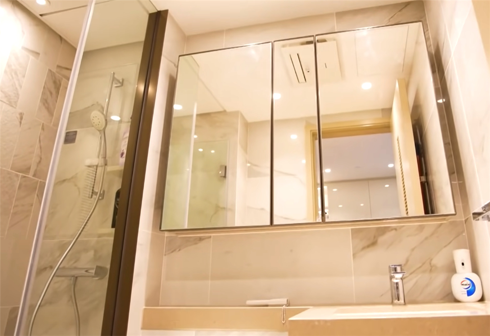 28岁香港夫妻买下35m2蜗居,香港一家三口买下27㎡蜗居