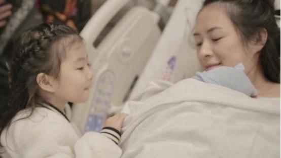 章子怡晒亲子照,章子怡晒与儿子合影