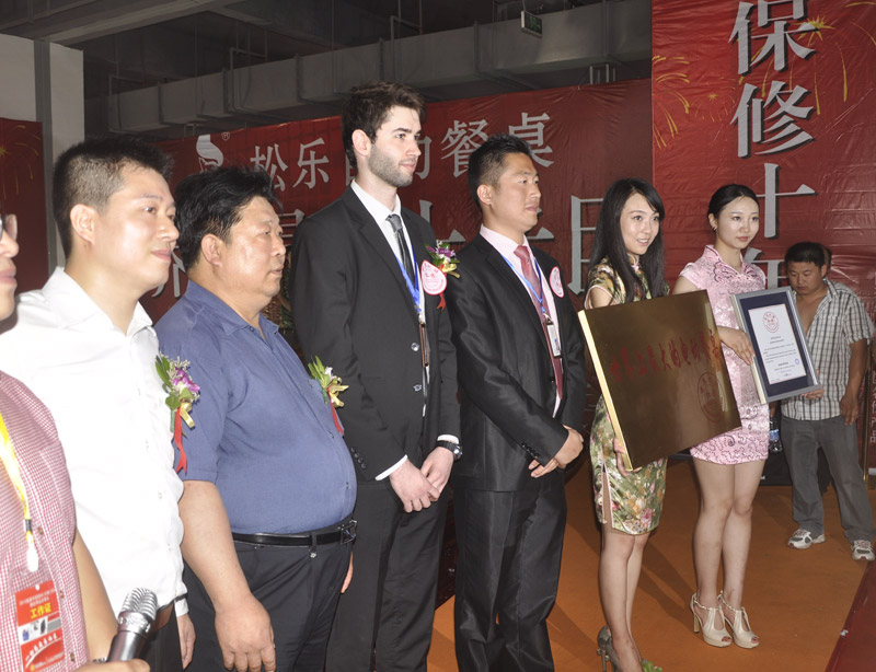 2.8米餐桌电动视频,中国最豪华的电动餐桌