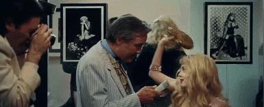 对着小孩的脸拍的视频,给孩子拍照事件