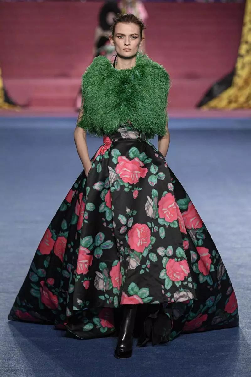 波司登羽绒时装周,波司登伦敦时装周中国红