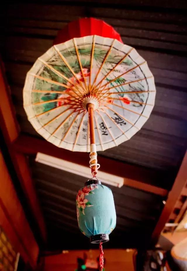 美丽的油纸伞江南水乡独特的风韵,撑一把油纸伞感受一种朦胧的美