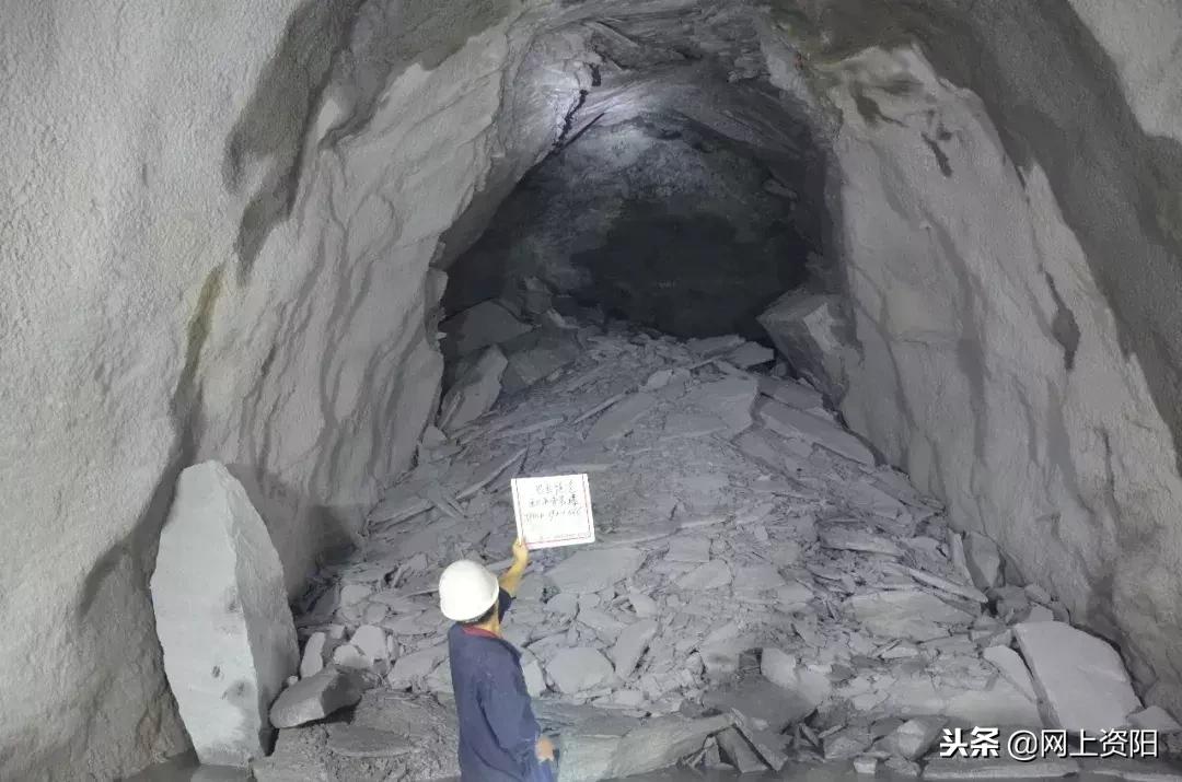 什么是川藏铁路，何以令人生畏又非建不可且必建成？