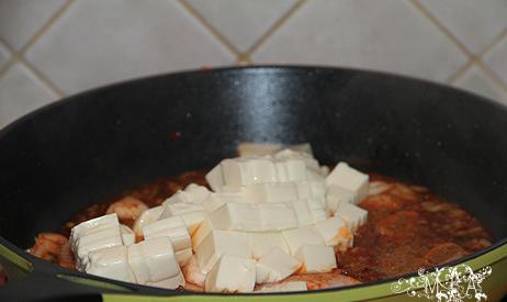 厨师长教大家来做麻辣豆腐鱼，做法简单，年夜饭必备的一道美食！