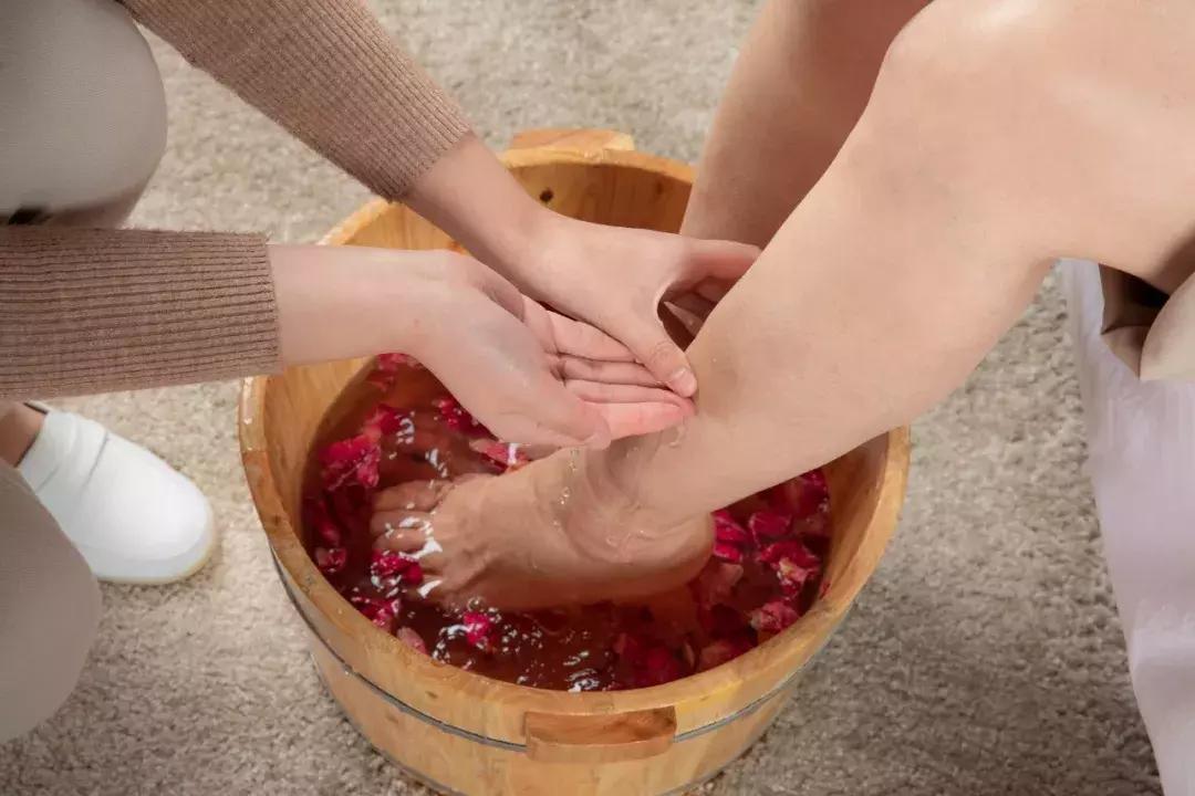 母亲节诗词,母亲节谁言寸草心报得三春晖