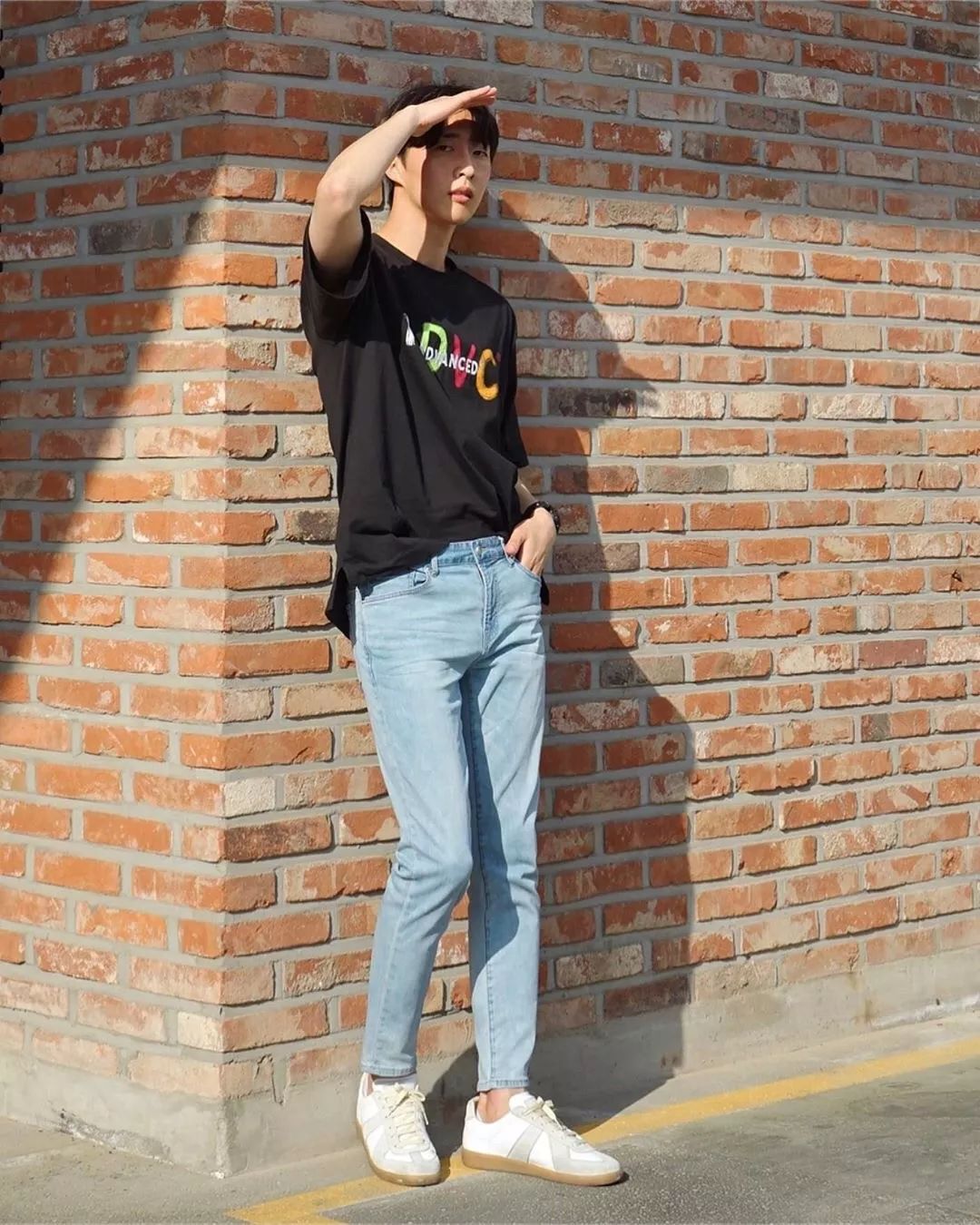 小白鞋撞鞋率很高？不妨试试这个复古时髦的款式，时装精也在穿