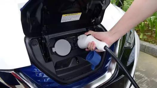 轩逸纯电动网约车,开网约车的小司机