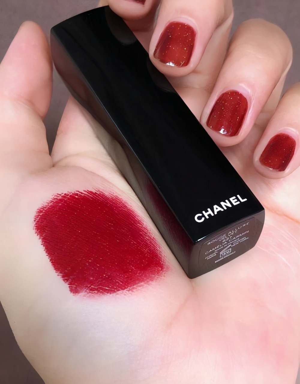 复古砖红口红色号,砖红色和复古红口红哪个更显白