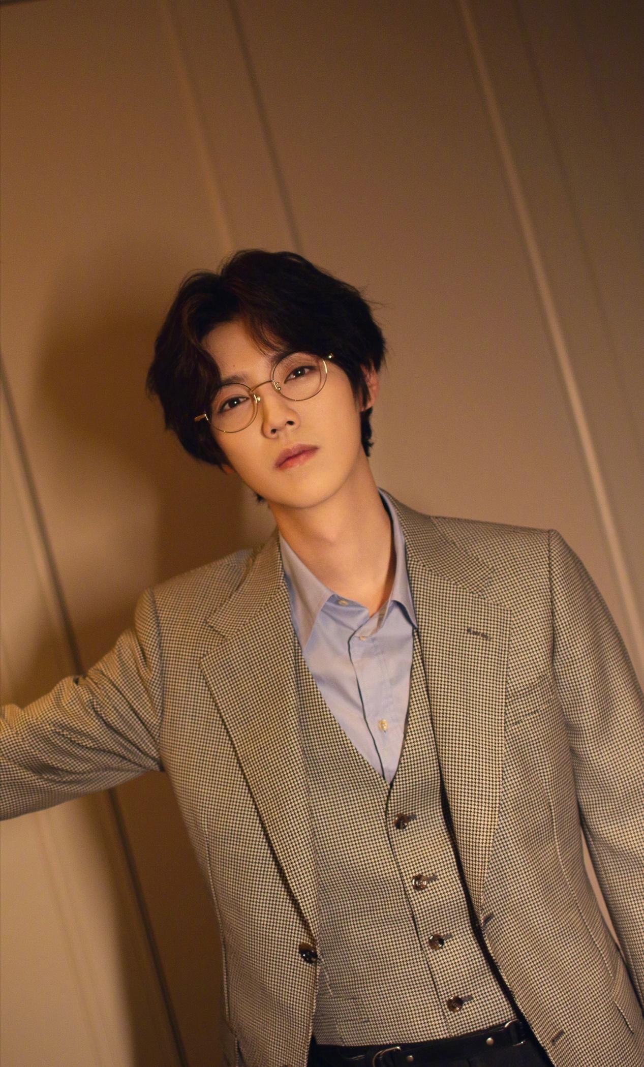 两边剃光的发型男士教程图解,男生易打理的发型两边剃光