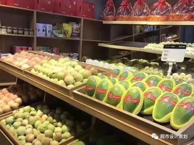 一组超市陈列图,超市肉品区陈列与摆放