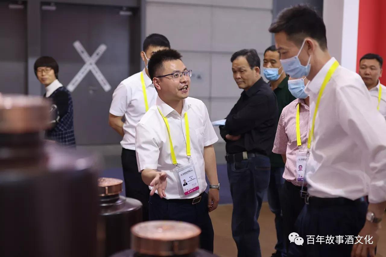 丝博会上的百年故事酒，醇厚酒香魅力绽放