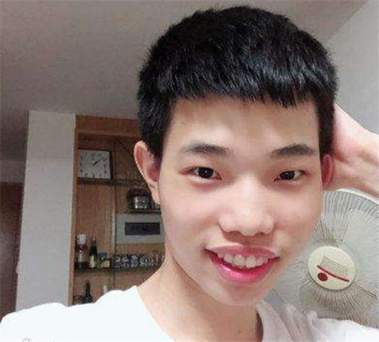 系统都看不下去了!直男主播带妹开黑气炸小姐姐,结局让人笑出声