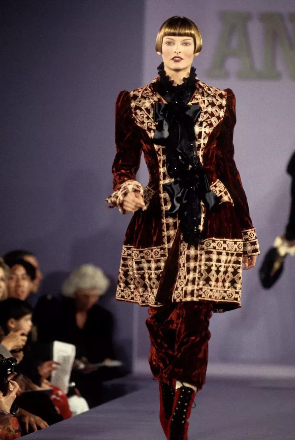 顶流女明星整容,顶流女星整容后回国复仇全集