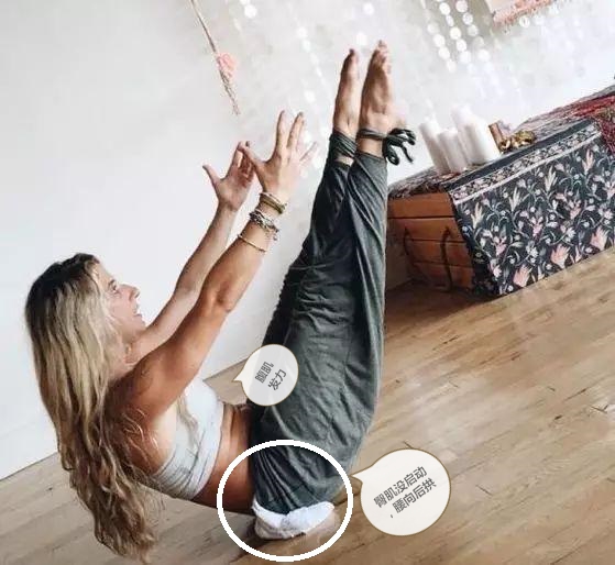 瑜伽沉腰拱背到底怎么做,瑜伽的船式平衡感怎么练