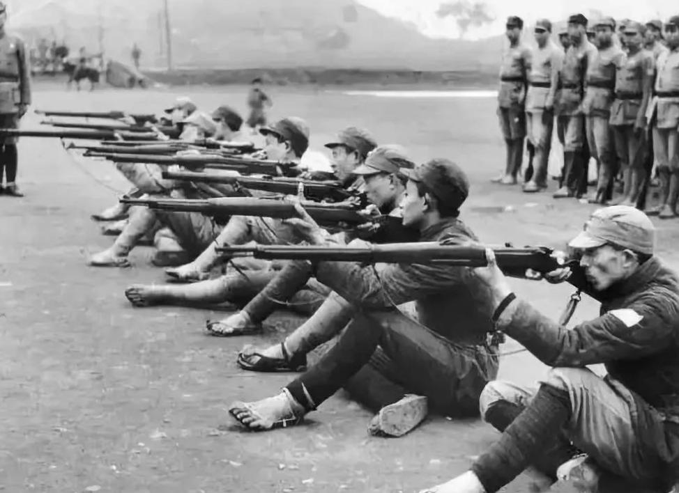警卫团团长张耀祠：保卫主席43年，主席：比子女都周到