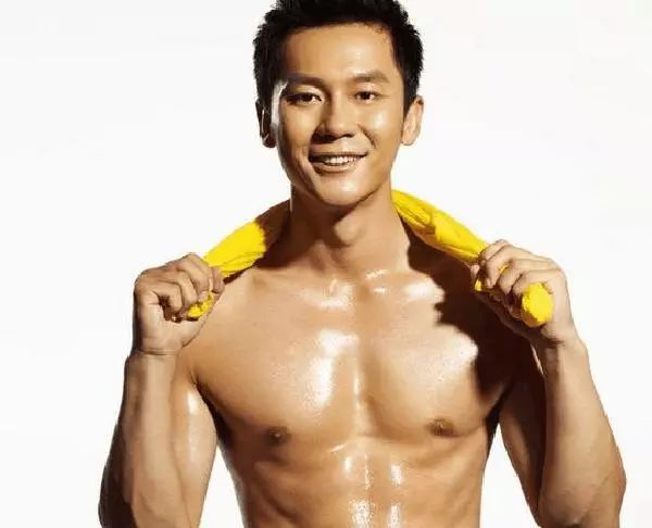 大黑牛李晨肌肉照,李晨增肌对比